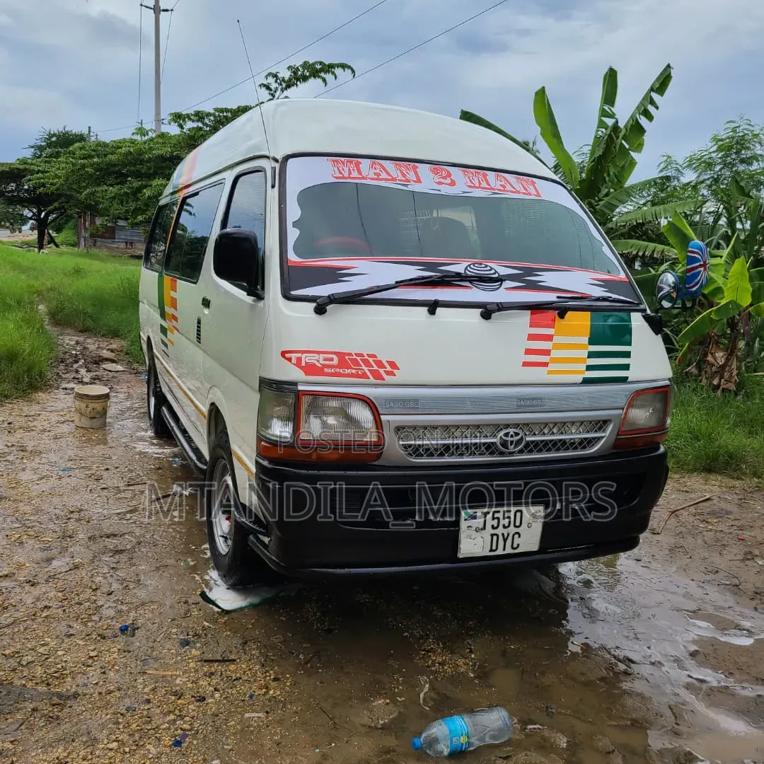 Toyota HiAce 2003 White