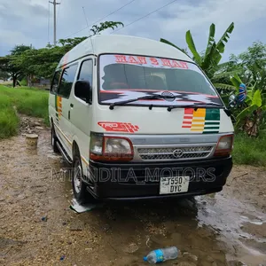 Toyota HiAce 2003 White