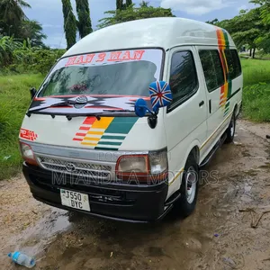Toyota HiAce 2003 White