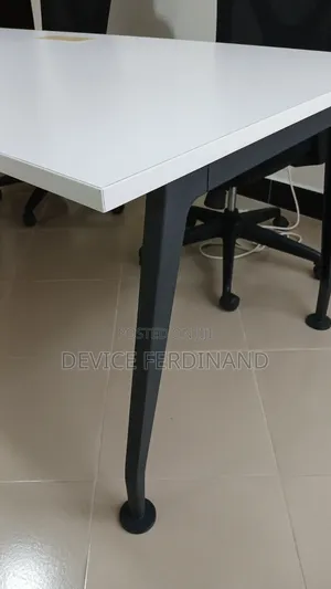 Office Desk / Meza Ya Ofisi Pekee