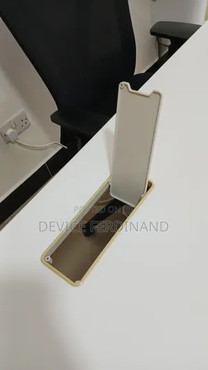 Office Desk / Meza Ya Ofisi Pekee