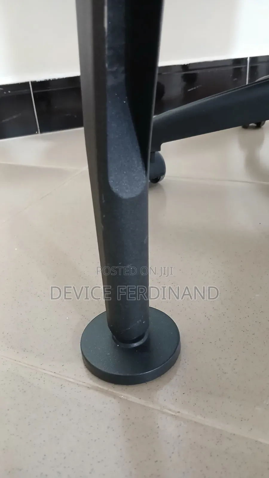 Office Desk / Meza Ya Ofisi Pekee