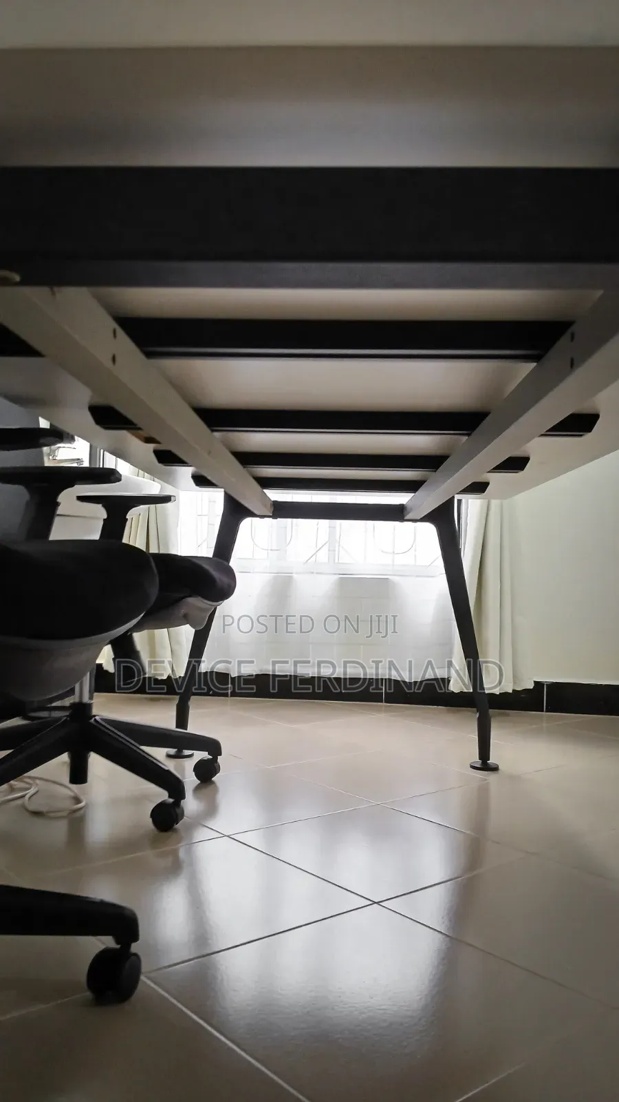 Office Desk / Meza Ya Ofisi Pekee