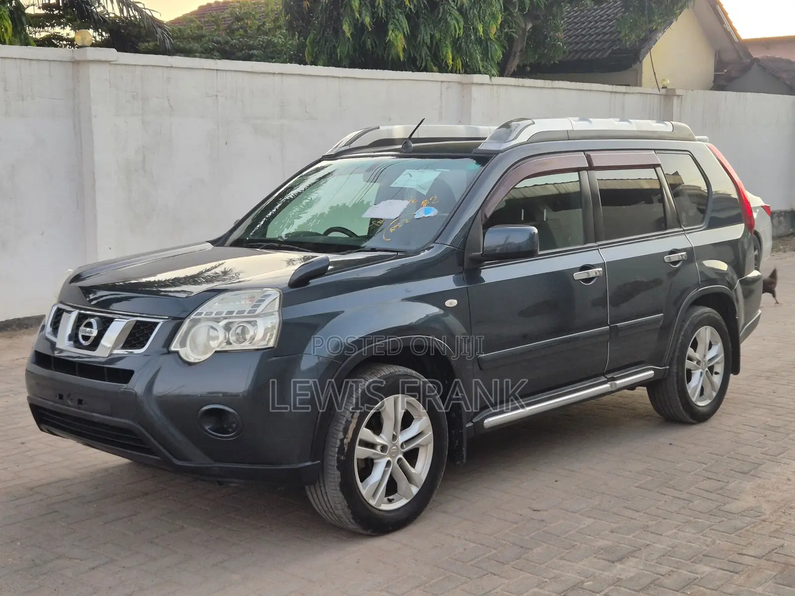 Nissan X-Trail 2011 Gray