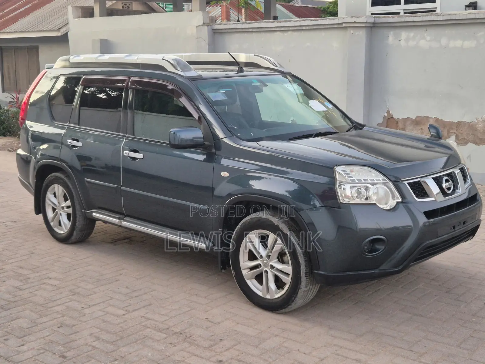 Nissan X-Trail 2011 Gray