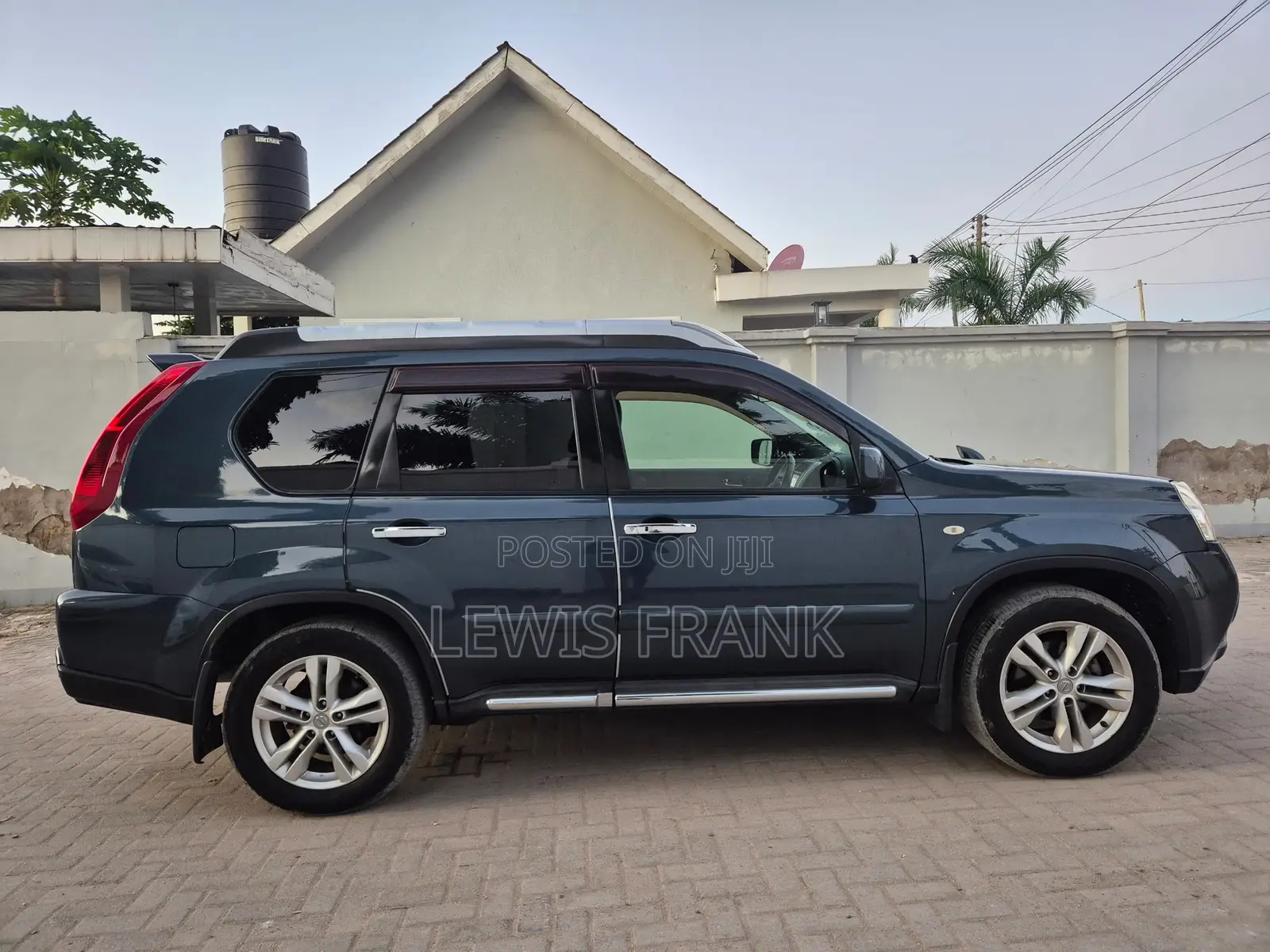 Nissan X-Trail 2011 Gray