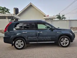 Nissan X-Trail 2011 Gray