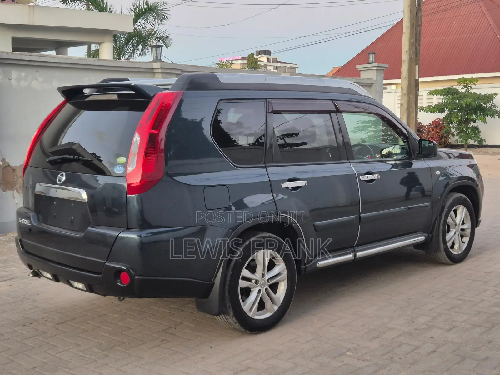 Nissan X-Trail 2011 Gray