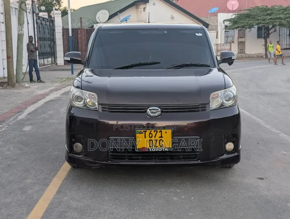 Toyota Corolla Rumion Hatchback 1.5 FWD 2009 Black