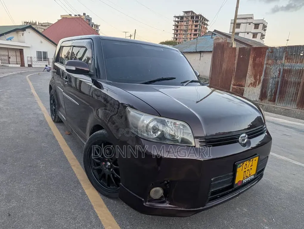 Toyota Corolla Rumion Hatchback 1.5 FWD 2009 Black