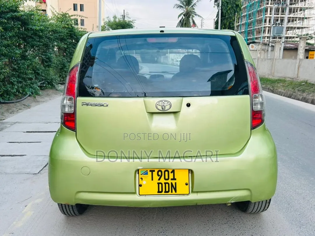 Toyota Passo 2004 Green