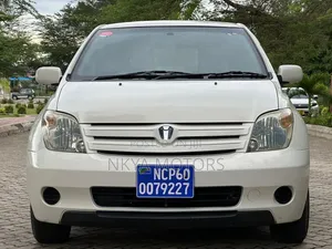 Toyota IST 2004 White
