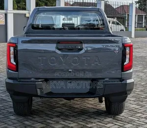 Toyota Hilux 2025 Gray
