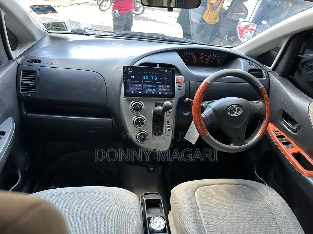 Toyota Ractis 2008 Gray
