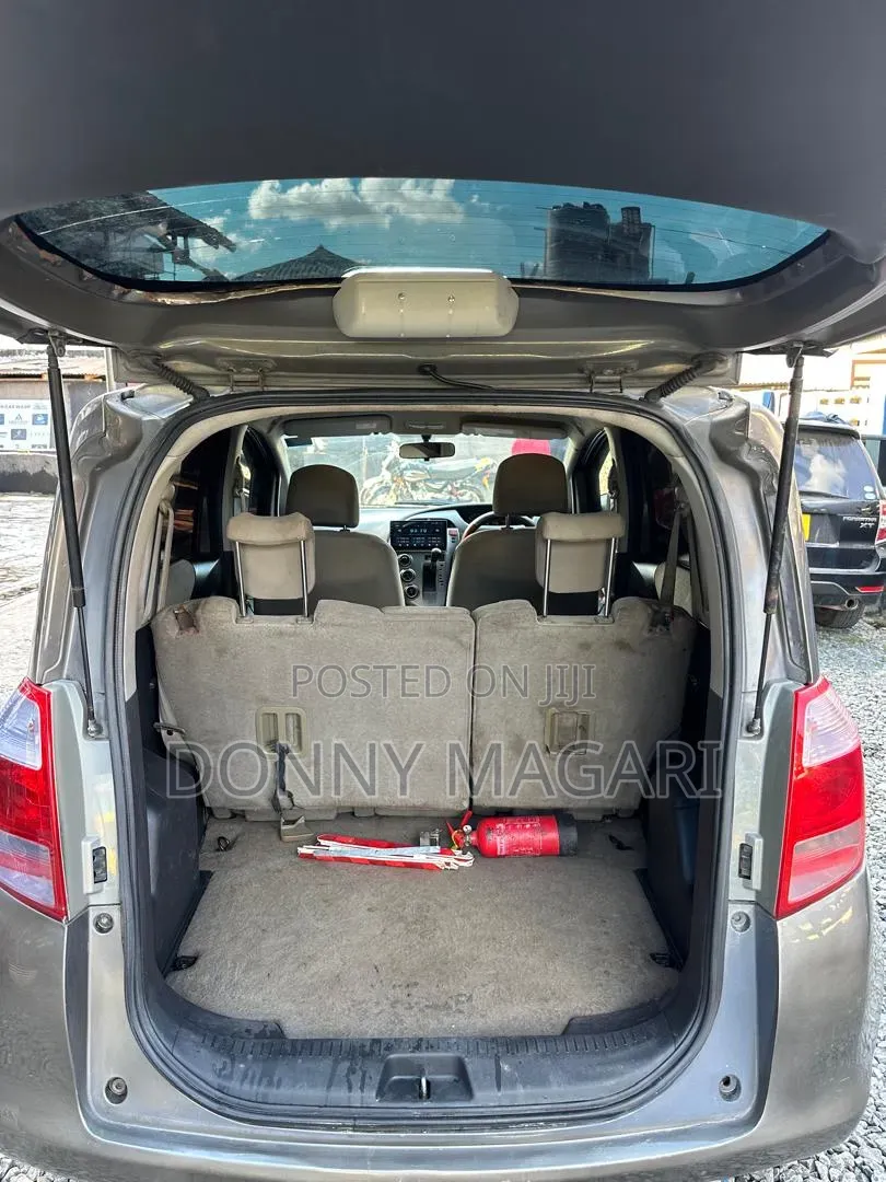 Toyota Ractis 2008 Gray