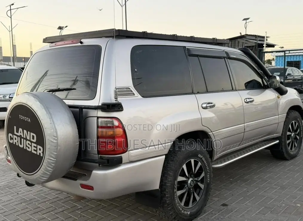 Toyota Land Cruiser 2006 Silver