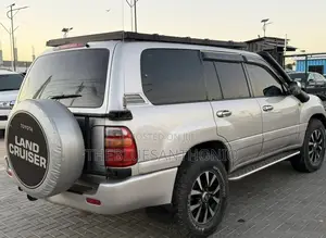 Toyota Land Cruiser 2006 Silver
