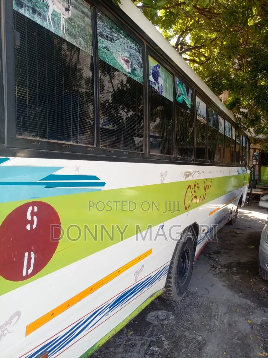 Tata Starbus Ultra Skool 2015 Green