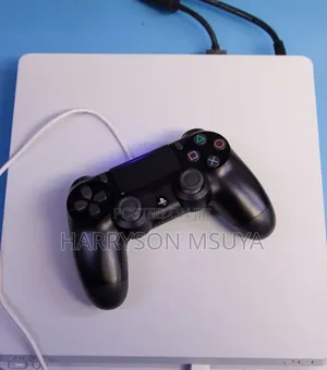 Playstation 4 Slim