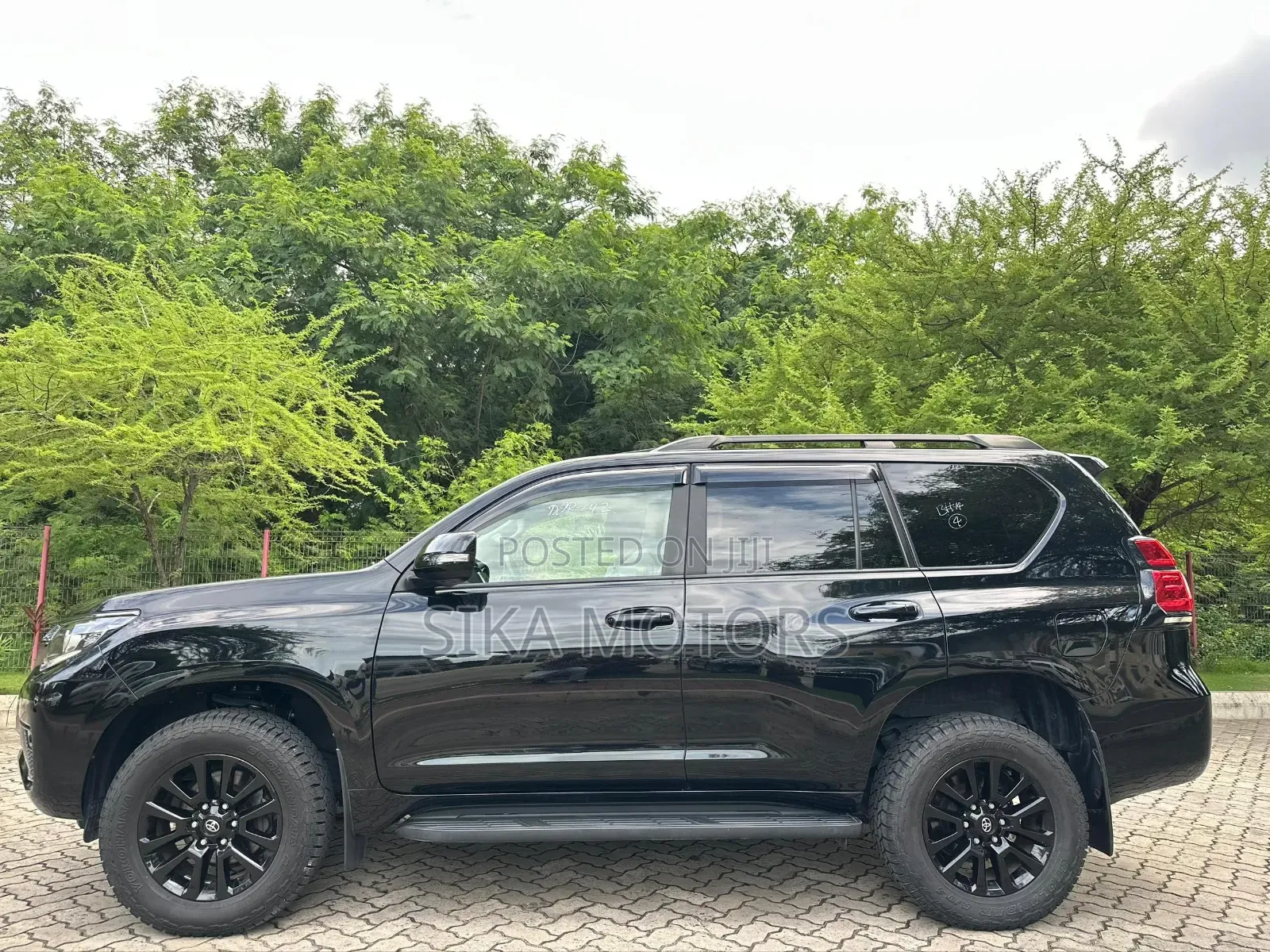 Toyota Land Cruiser Prado 2.7 2023 Black