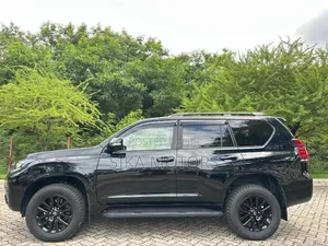Toyota Land Cruiser Prado 2.7 2023 Black