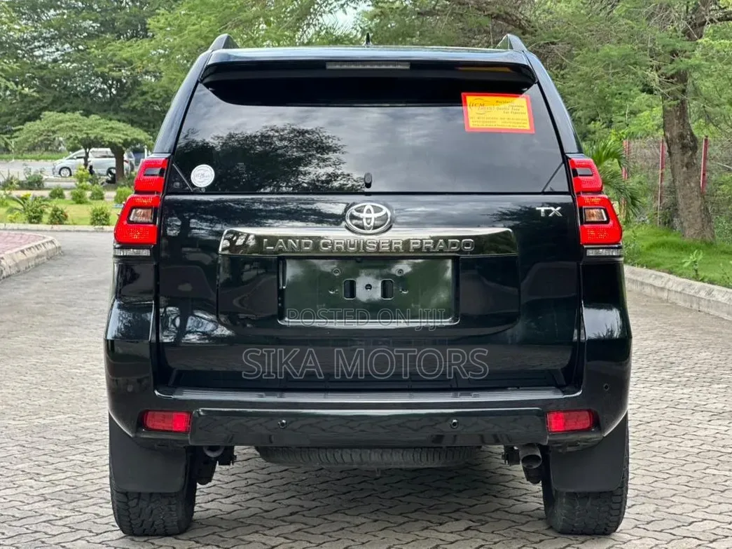 Toyota Land Cruiser Prado 2.7 2023 Black