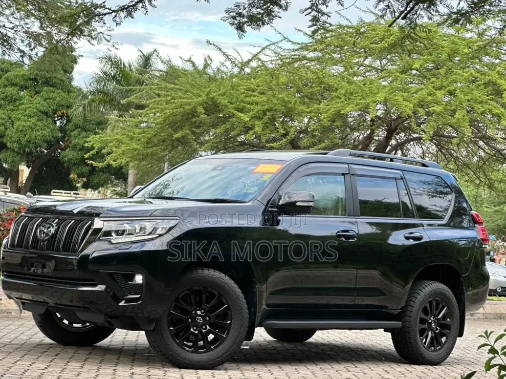 Toyota Land Cruiser Prado 2.7 2023 Black