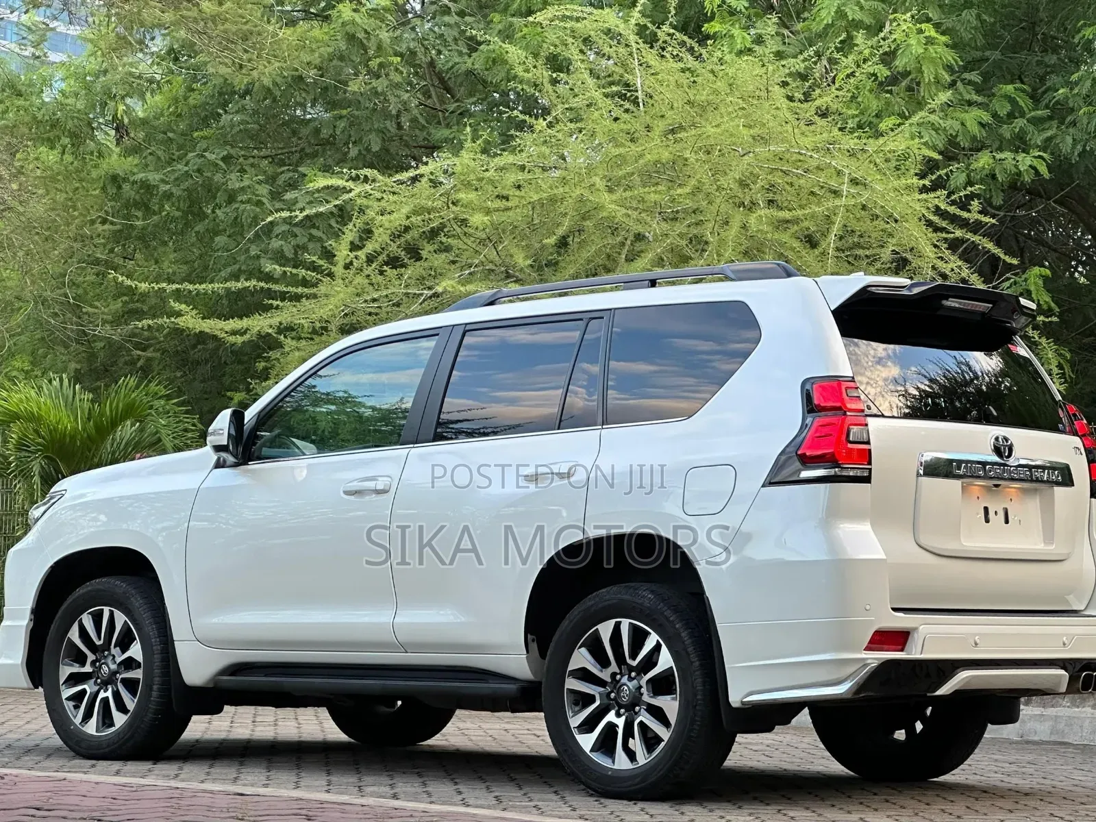 Toyota Land Cruiser Prado 2.7 2023 White
