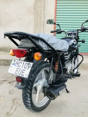 New Bajaj Boxer 125 2025 Black