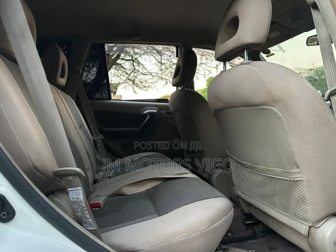 Toyota RAV4 Automatic 2000 White