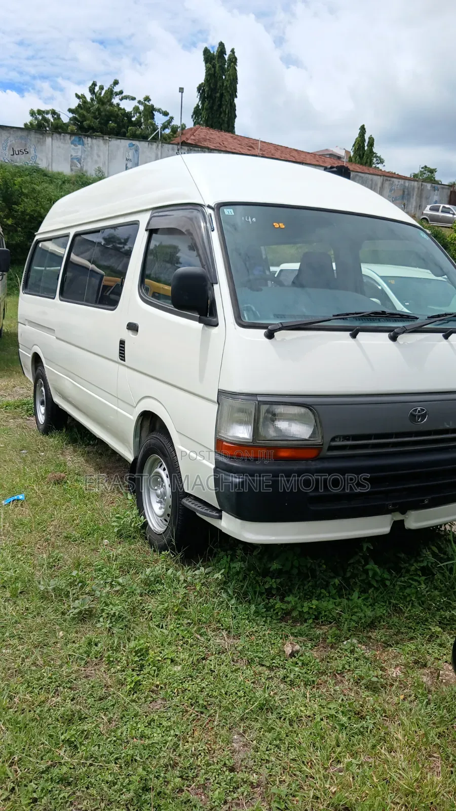 Toyota HiAce 2002 White