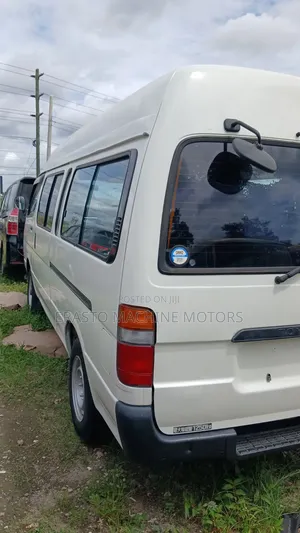 Toyota HiAce 2002 White