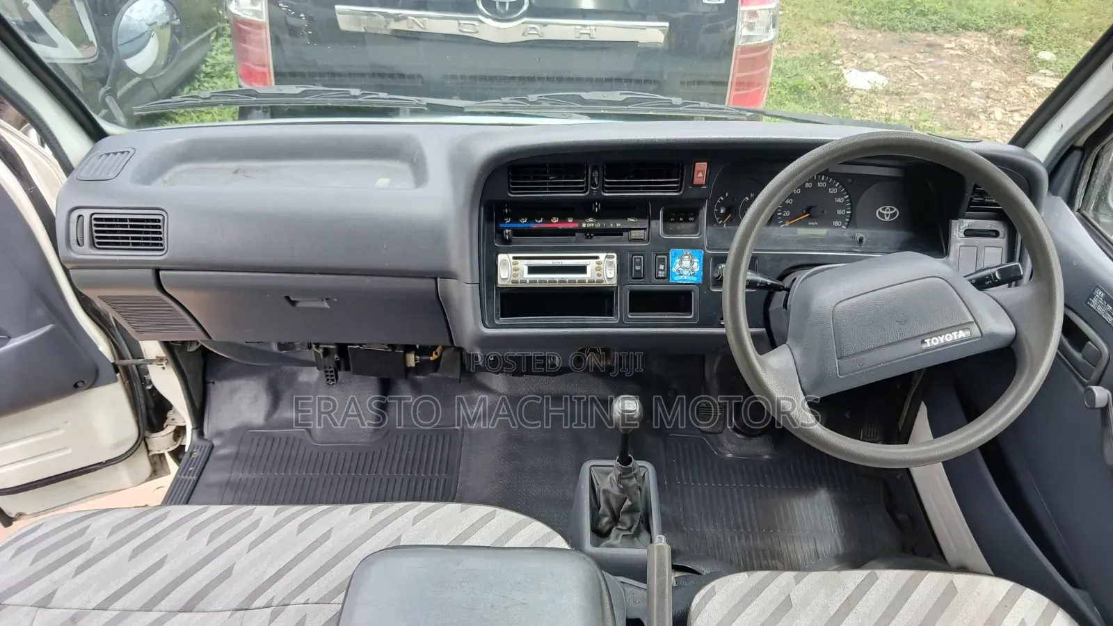 Toyota HiAce 2002 White