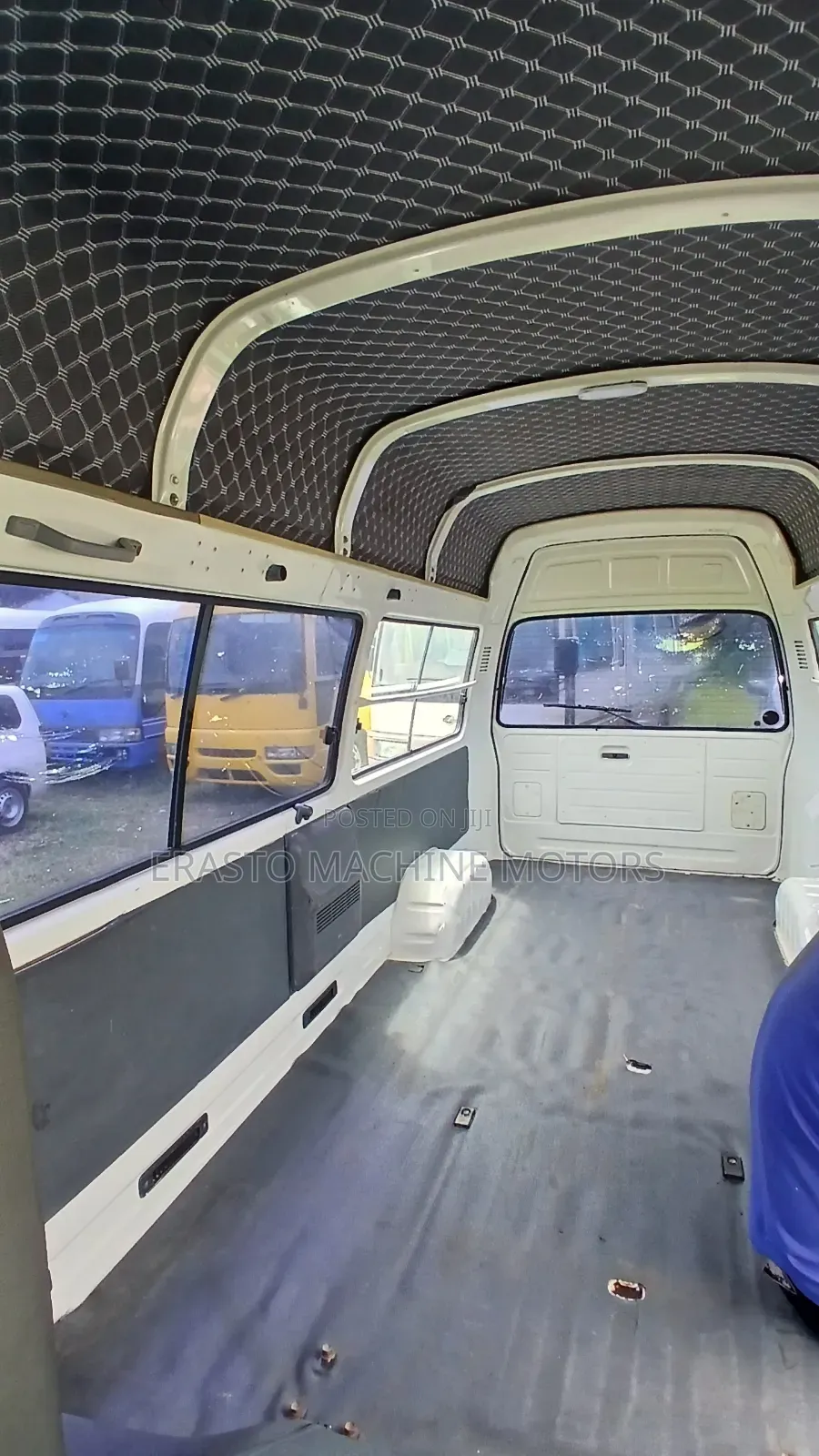 Toyota HiAce 2002 White