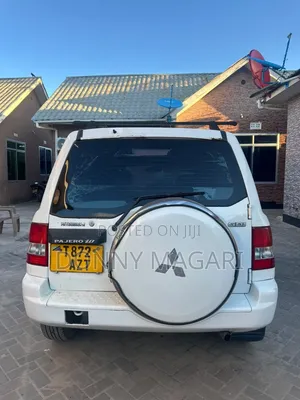 Mitsubishi Pajero 2005 White