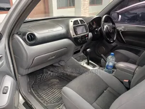 Toyota RAV4 2004 Silver