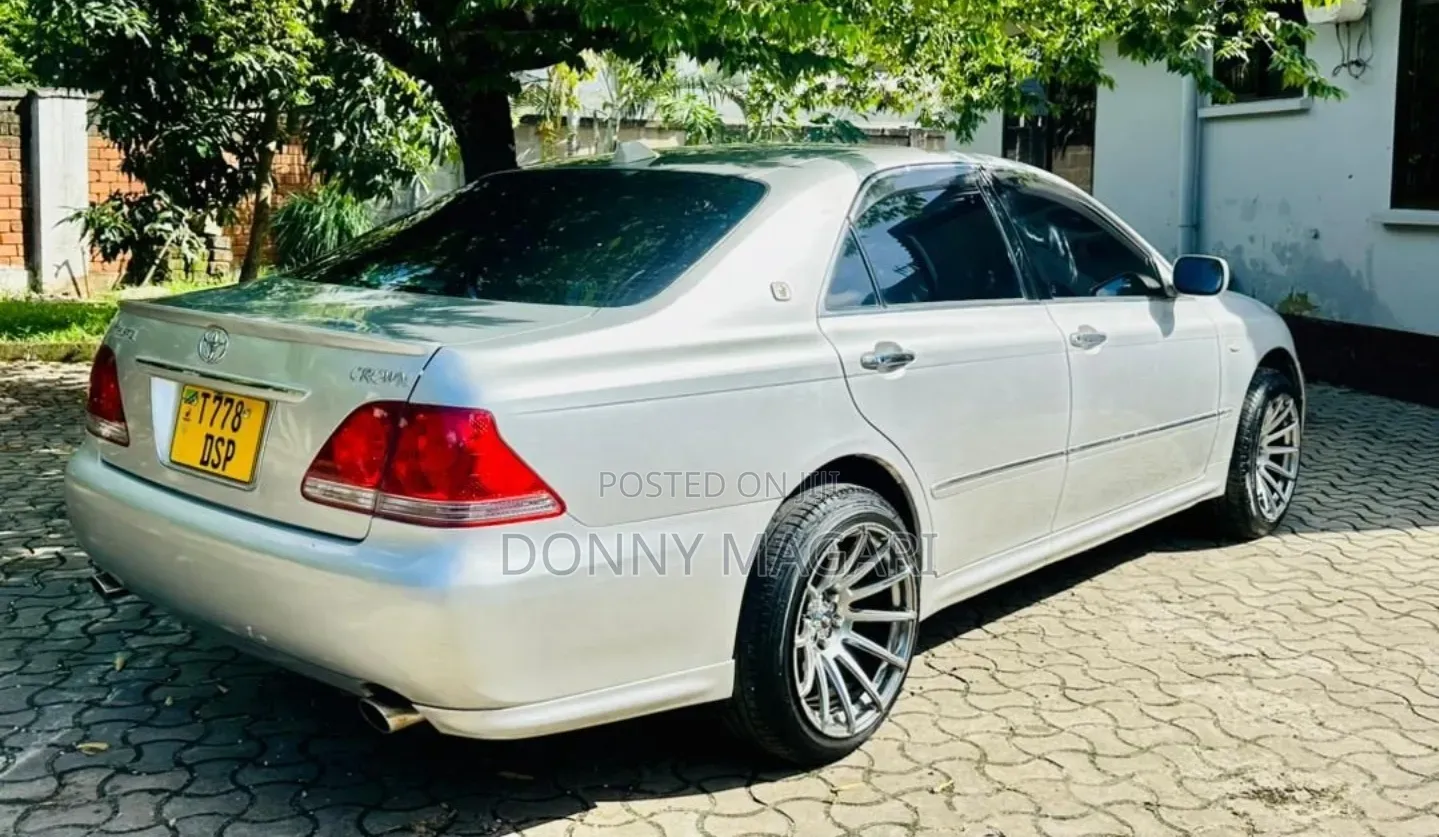 Toyota Crown 2006 Silver