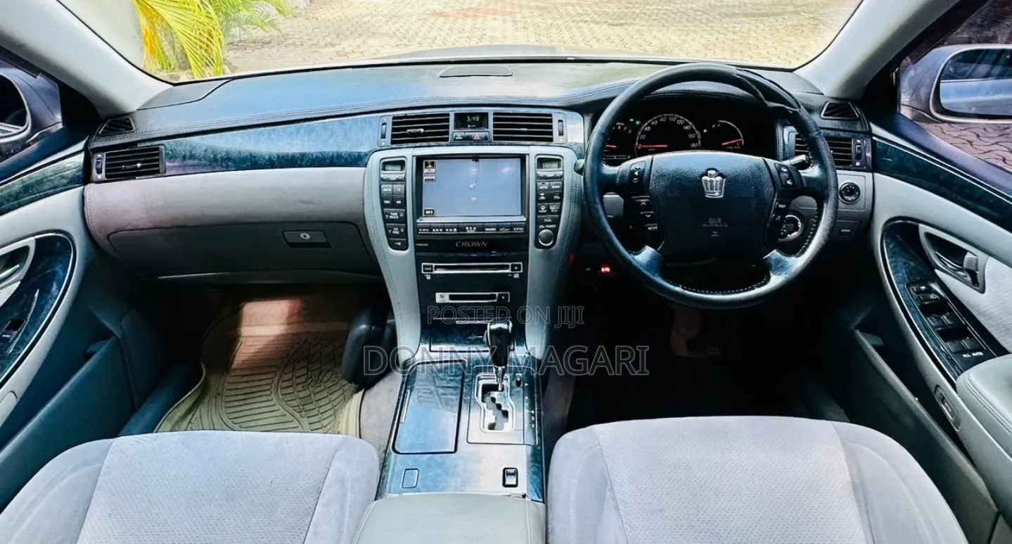 Toyota Crown 2006 Silver