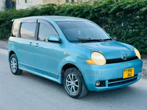 Toyota Sienta 2005 Blue