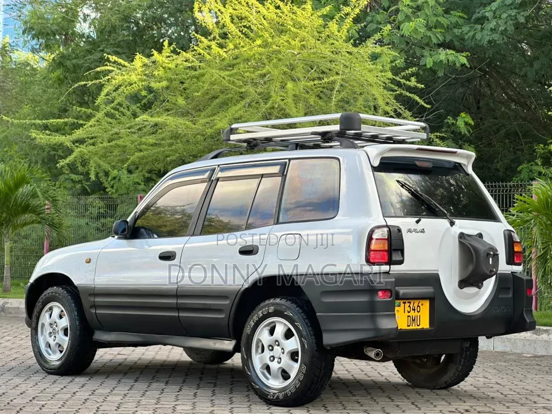 Toyota RAV4 1999 White