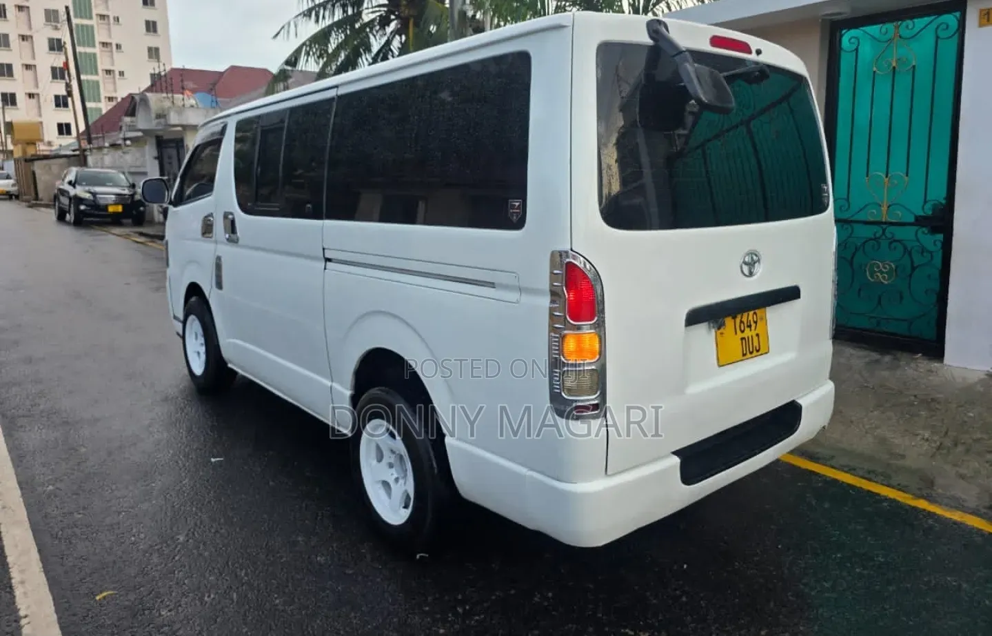 Toyota Quantum 2011 White
