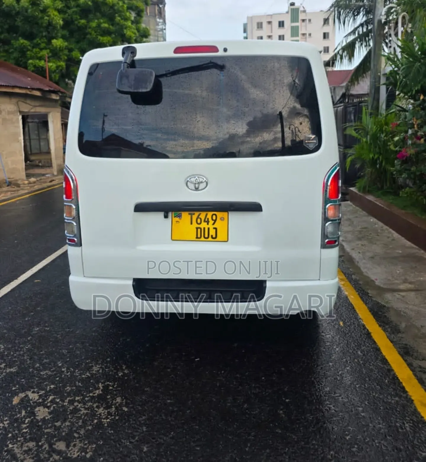 Toyota Quantum 2011 White