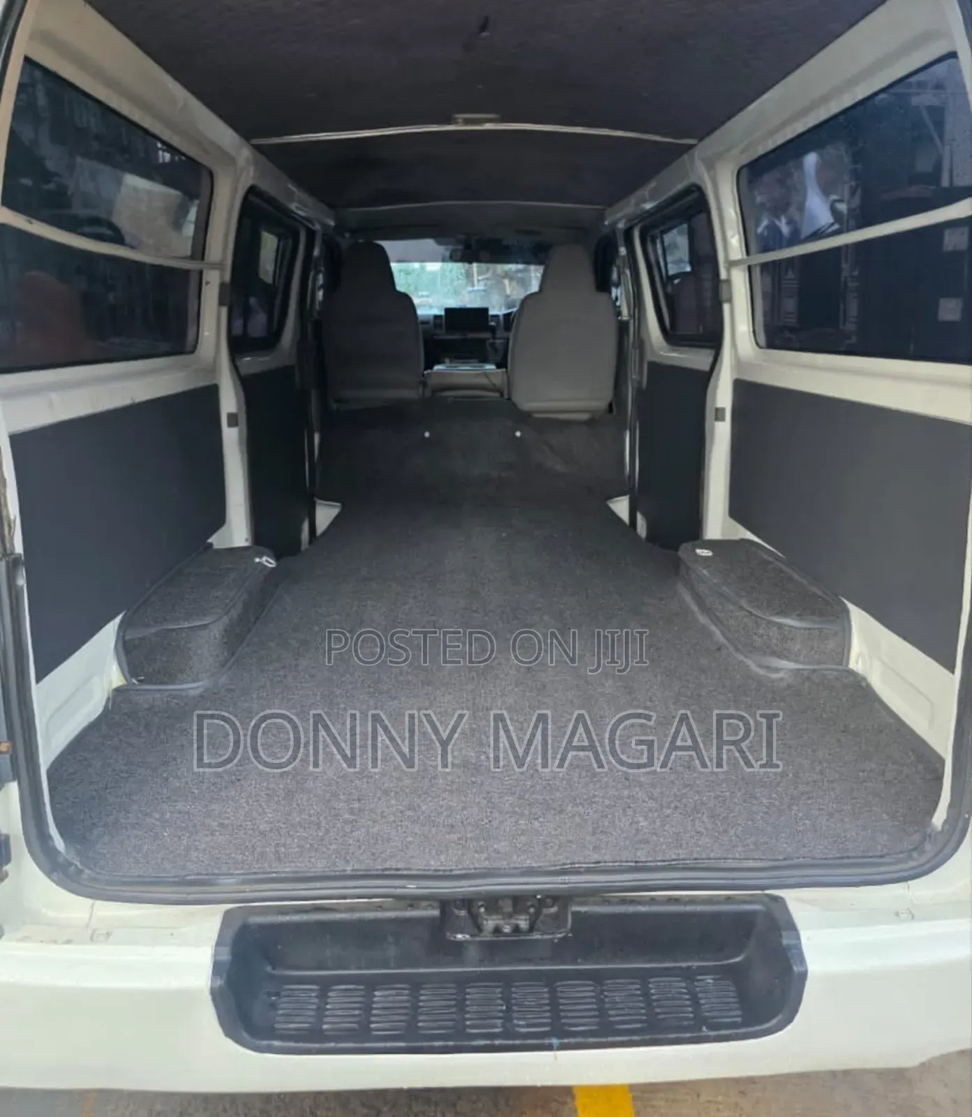 Toyota Quantum 2011 White