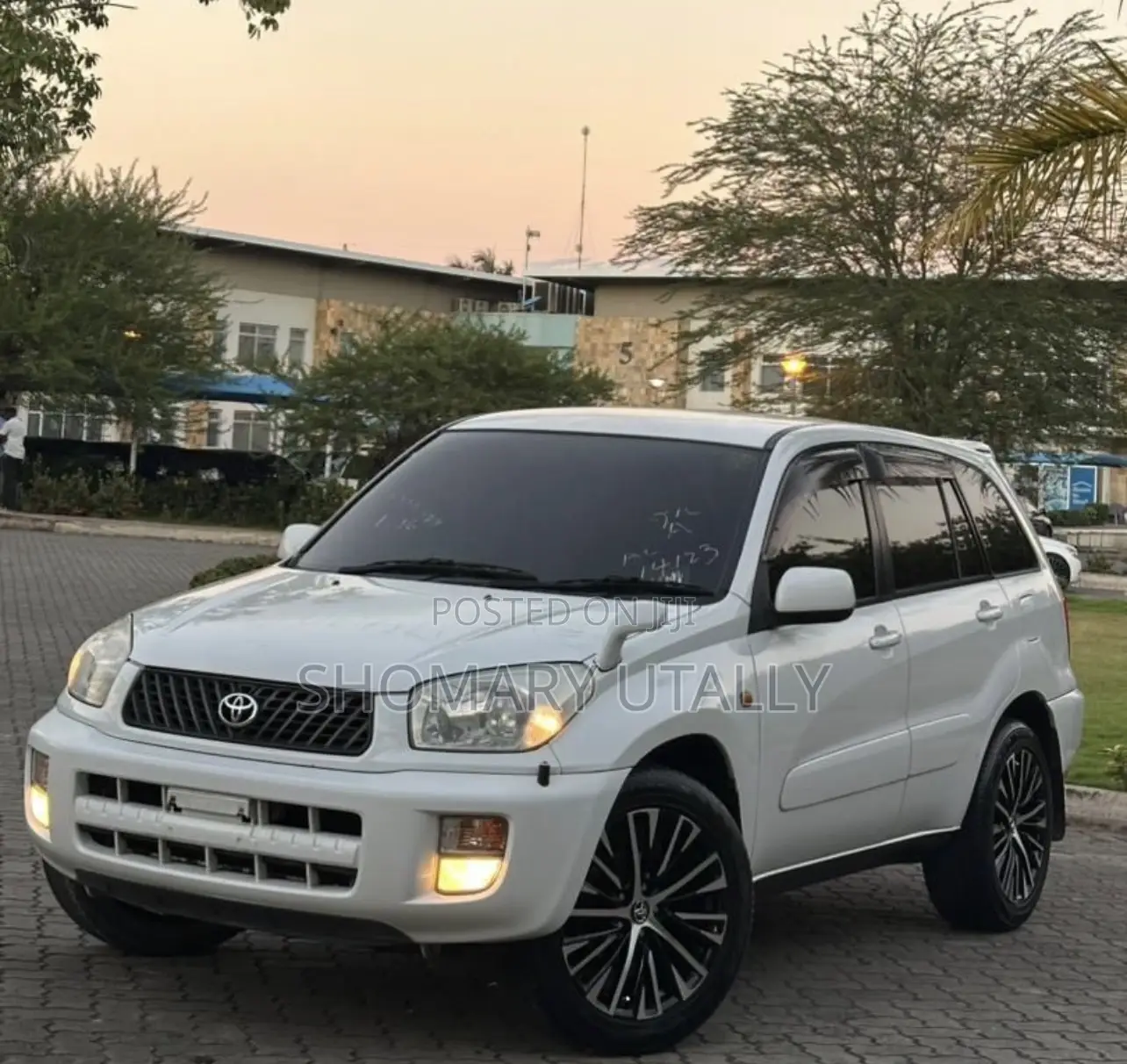Toyota RAV4 Automatic 2003 White