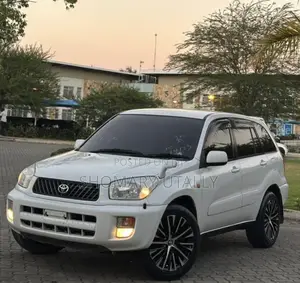 Toyota RAV4 Automatic 2003 White