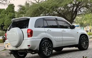 Toyota RAV4 Automatic 2003 White