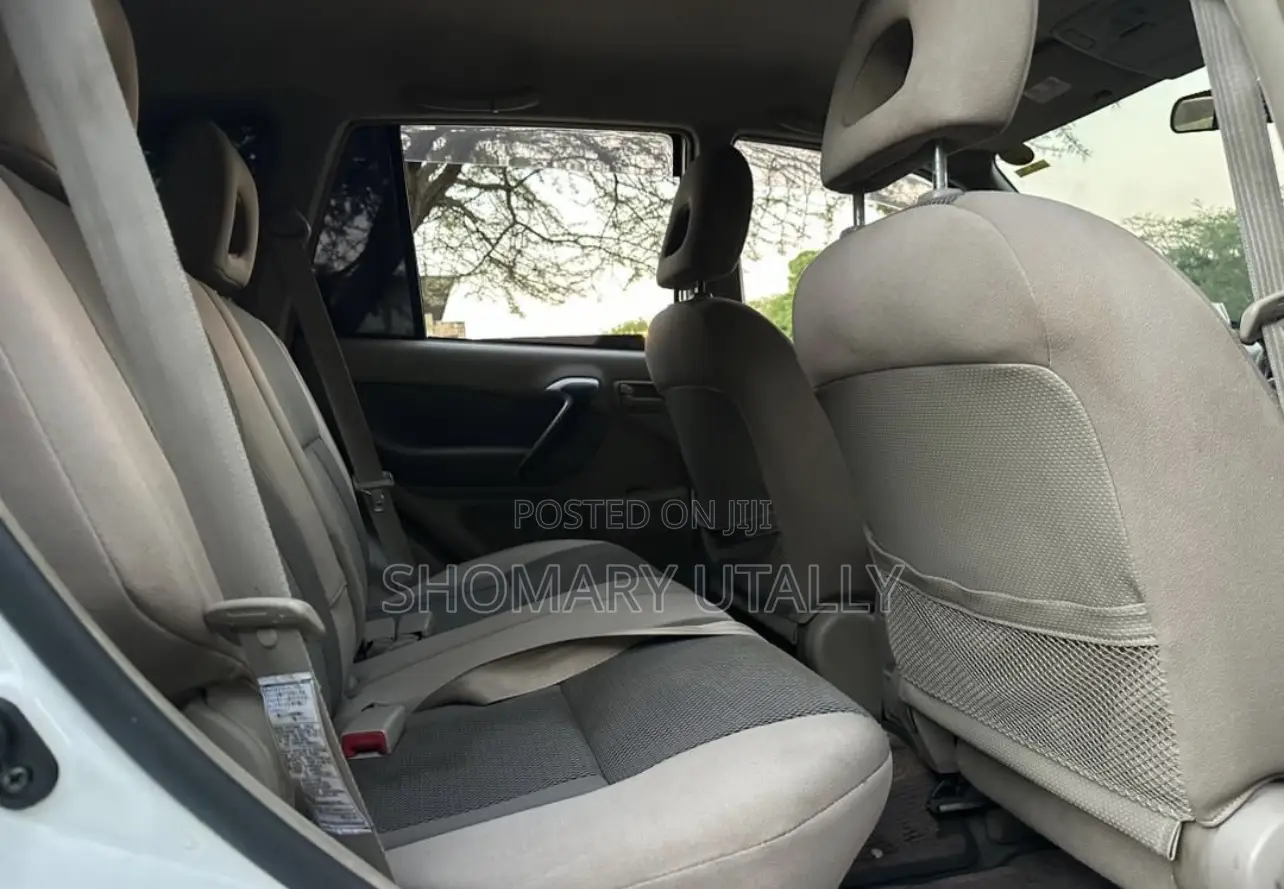 Toyota RAV4 Automatic 2003 White