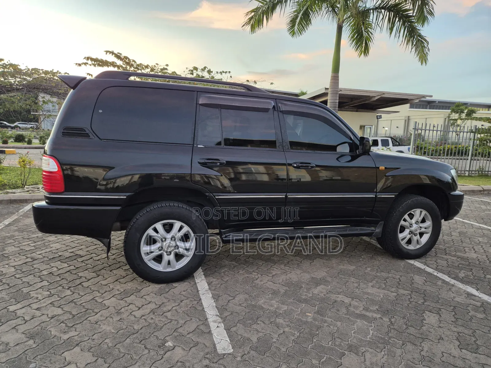 Toyota Land Cruiser 2004 Black