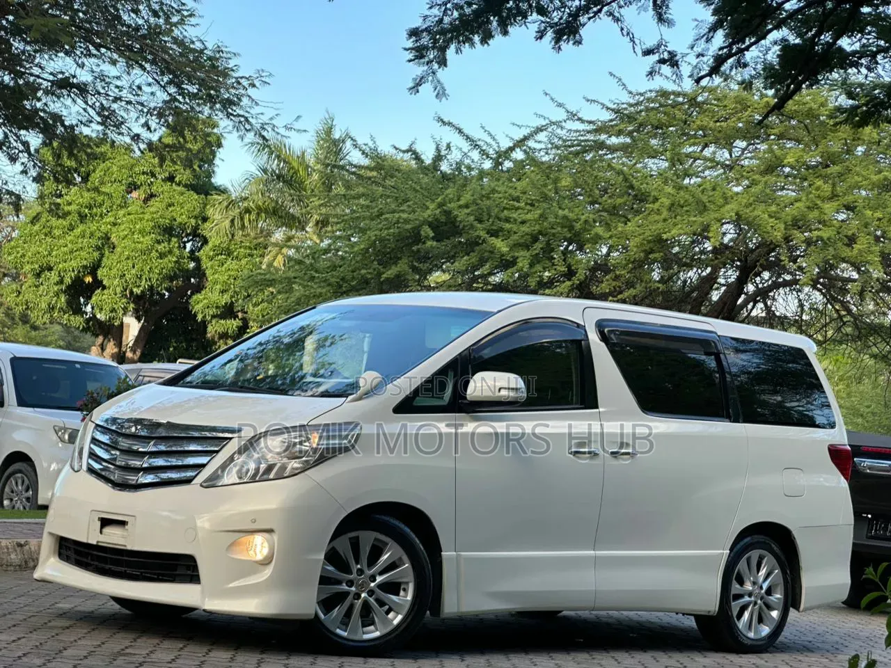 Toyota Alphard 2010 White