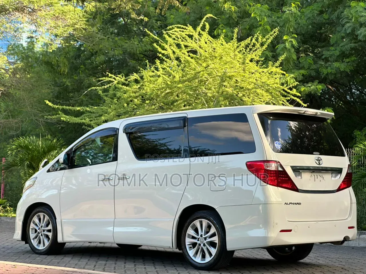 Toyota Alphard 2010 White